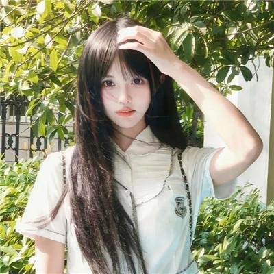沙滩上的夏娃